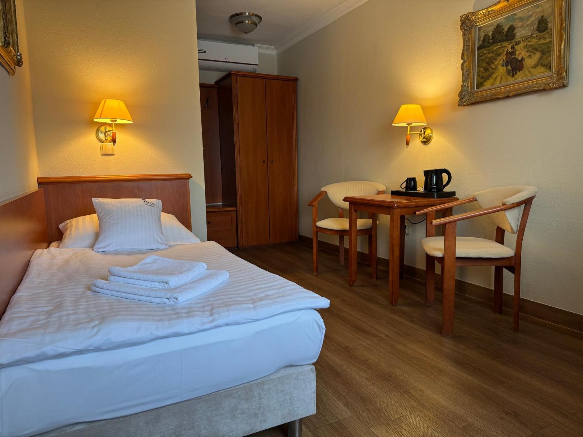 Irys Aparthotel 3*